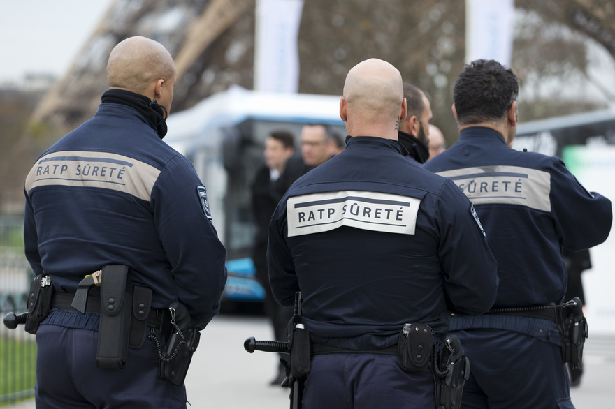 Paris : les agents de la RATP bientôt armés comme les policiers